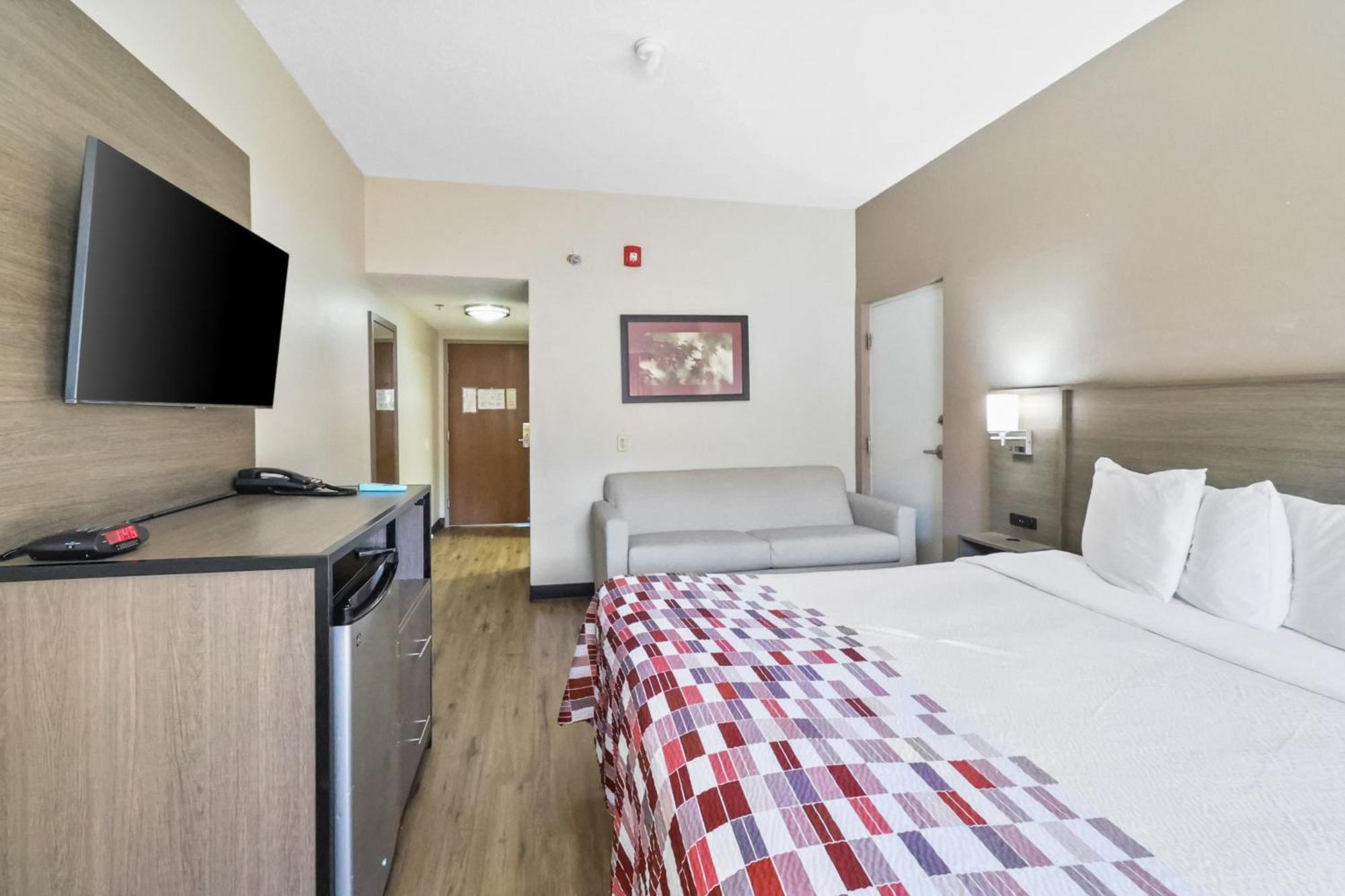 Red Roof Inn & Suites Fayetteville-Fort Bragg Exteriér fotografie