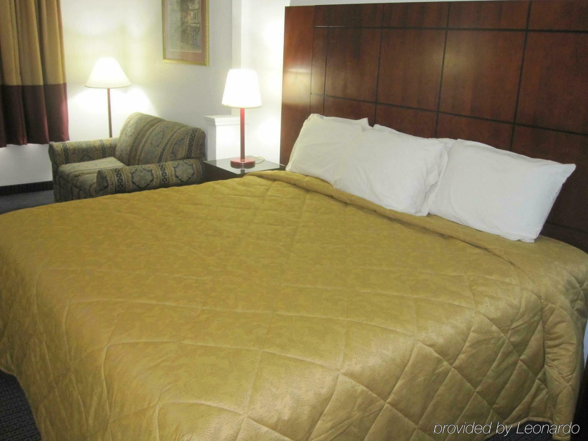 Red Roof Inn & Suites Fayetteville-Fort Bragg Exteriér fotografie